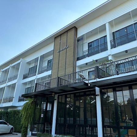 Mosstel Hotel Фитсанулок Екстериор снимка