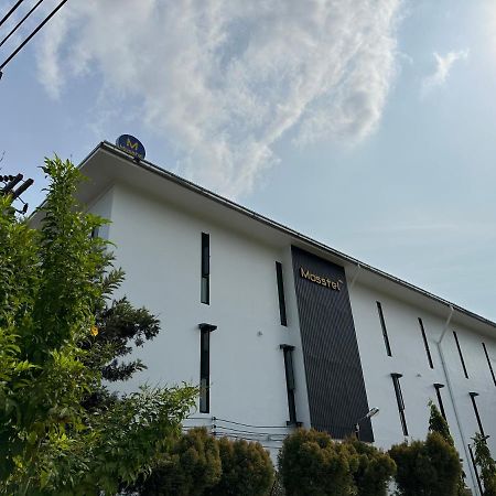 Mosstel Hotel Фитсанулок Екстериор снимка
