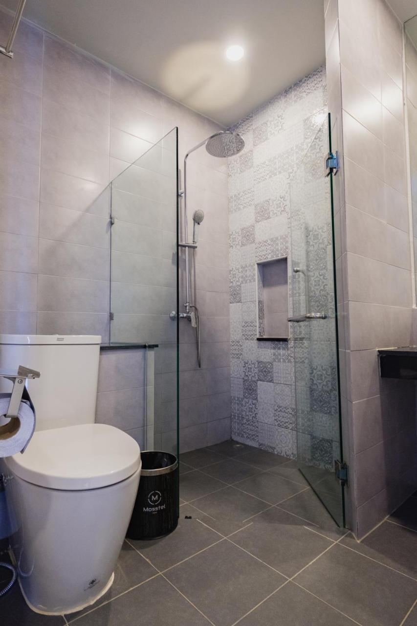 Mosstel Hotel Фитсанулок Екстериор снимка